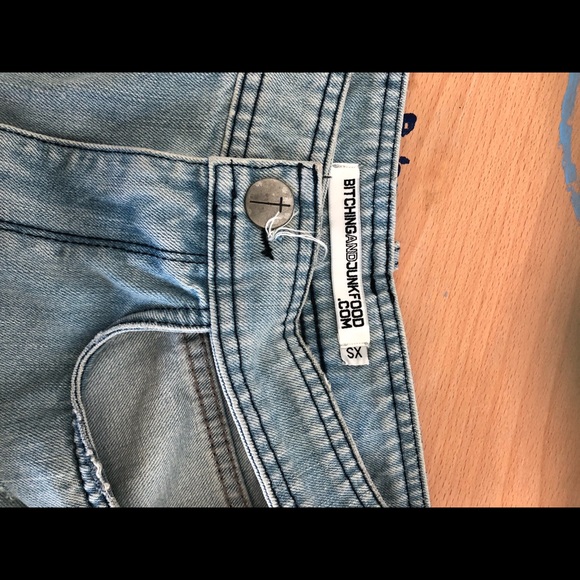 BITCHING AND JUNK FOOD SHORTS - Picture 4 of 8